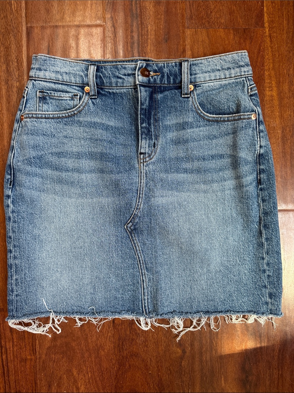 Evereve Classic Blue Denim Mini Skirt Casual Frayed Hem Sz 28